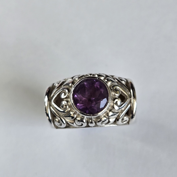 Jewelry - Elegant 925 Silver Ring with Amethyst Gemstone